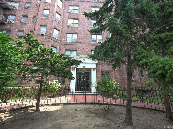 61-41 Saunders Street , Unit B25, Rego Park, NY 11374