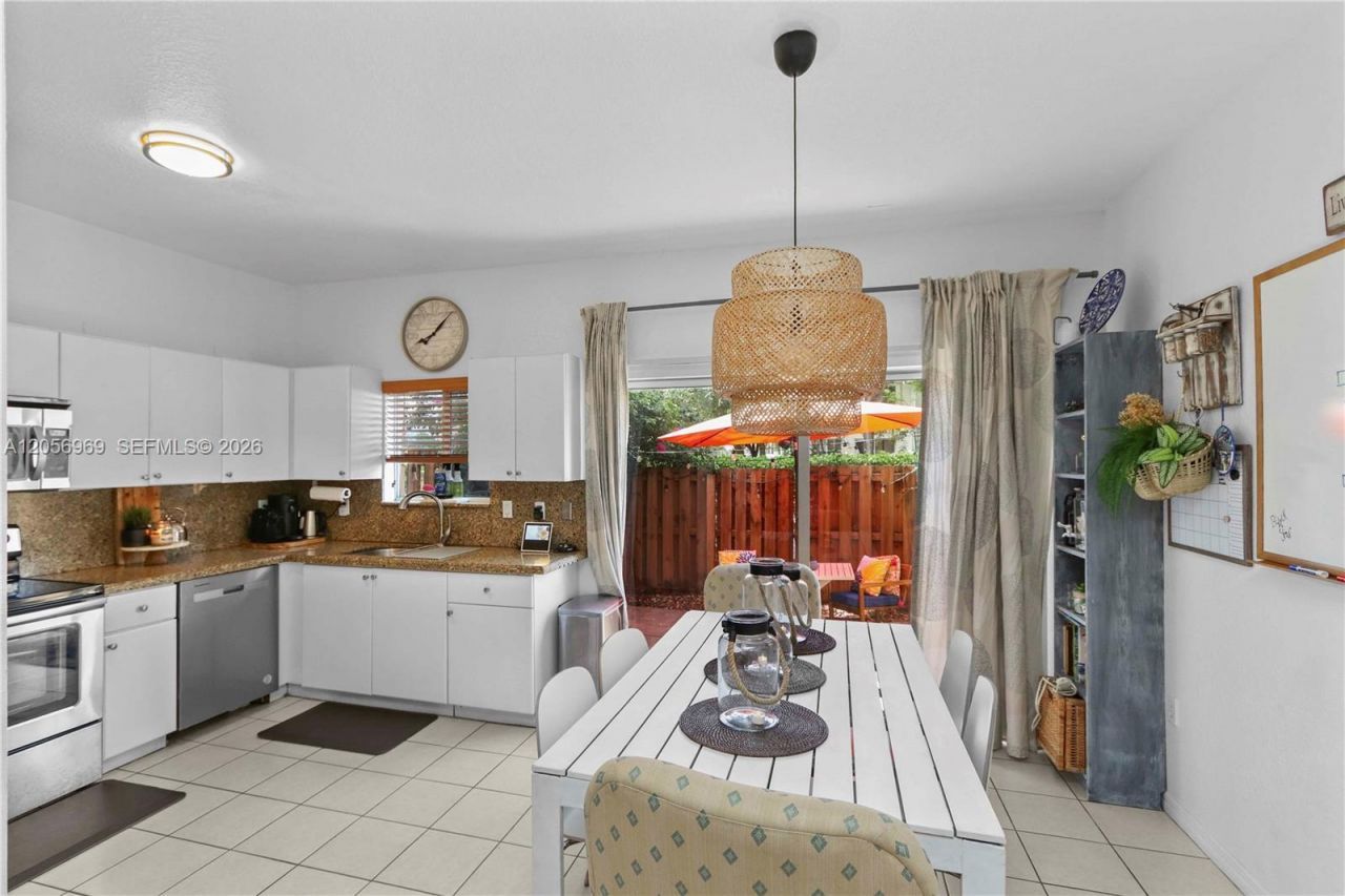 10720 NW 82nd Ter , Unit 1-8, Doral, FL 33178 Photo