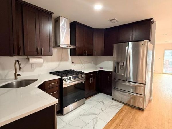 154 Mcadoo Ave, Jersey, NJ 07305