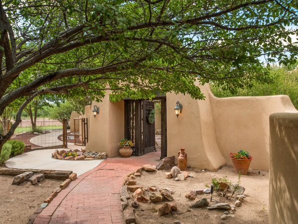 18 Rivendell Lane , Los Lunas, NM 87031
