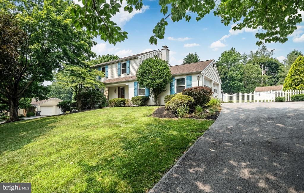 15 CRESTVIEW ROAD , PHOENIXVILLE, PA 19460