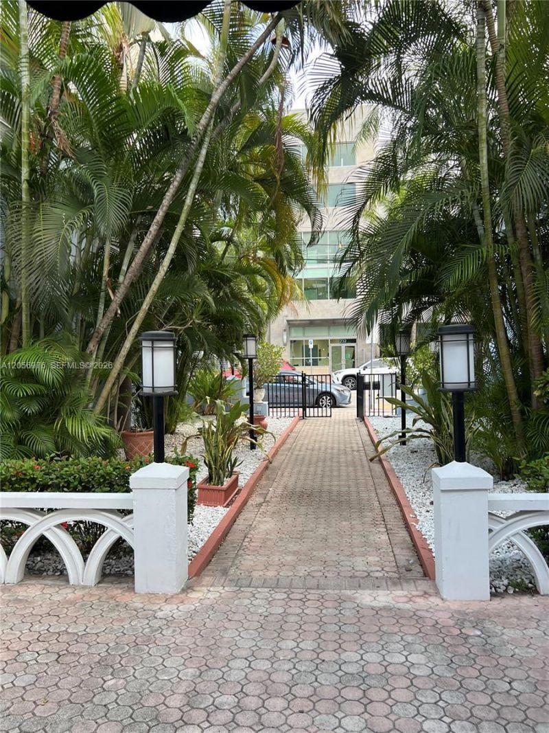 215 30th St, Unit 1, Miami Beach, FL 33140 Photo