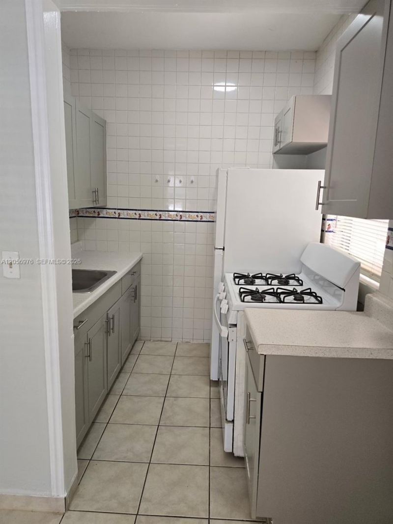 215 30th St, Unit 1, Miami Beach, FL 33140 Photo