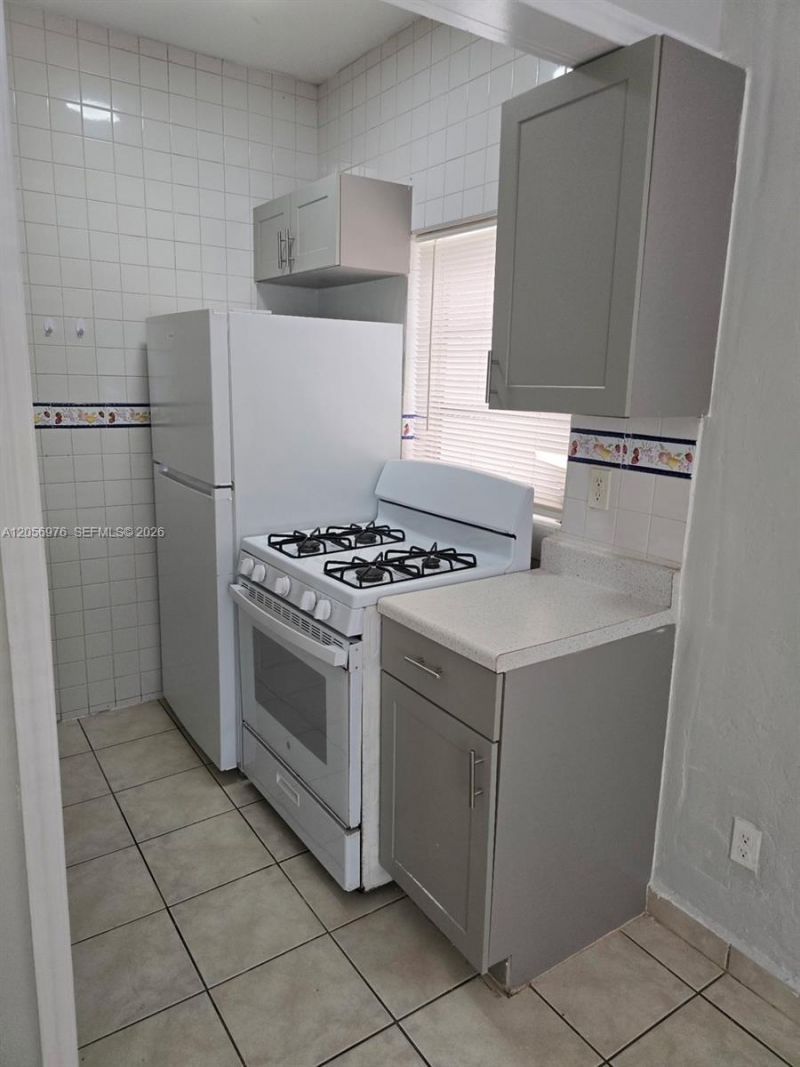 215 30th St, Unit 1, Miami Beach, FL 33140 Photo