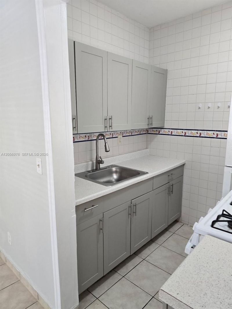 215 30th St, Unit 1, Miami Beach, FL 33140 Photo
