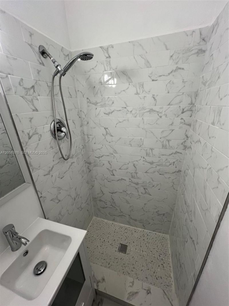 215 30th St, Unit 1, Miami Beach, FL 33140 Photo