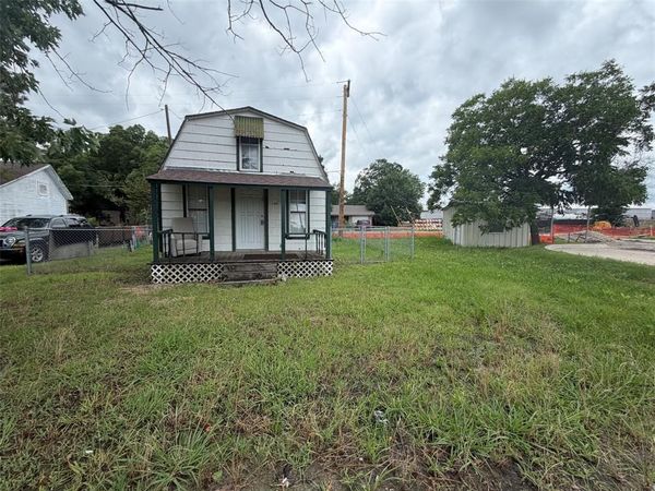 754 N Waco , Van Alstyne, TX 75495