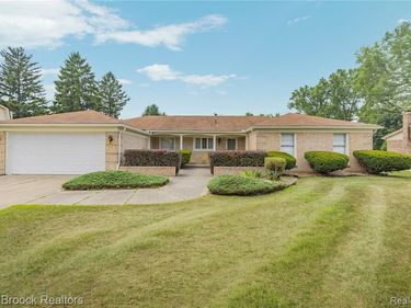 28977 Lake Park Dr. Drive , Farmington Hills, MI 48331