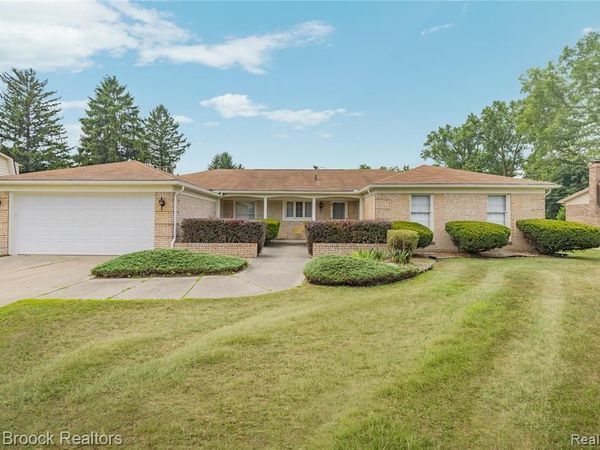 28977 Lake Park Dr. Drive, Farmington Hills, MI 48331