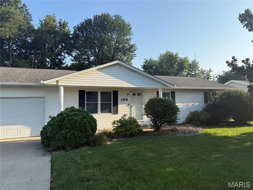 103 W Poplar Street , New Baden, IL 62265 Main Photo