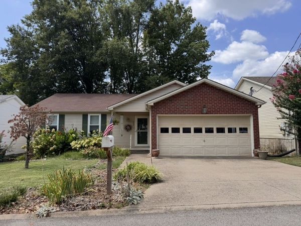 102 River Bend Rd , Hendersonville, TN 37075
