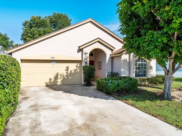 125 Saratoga Boulevard E, Royal Palm Beach, FL 33411