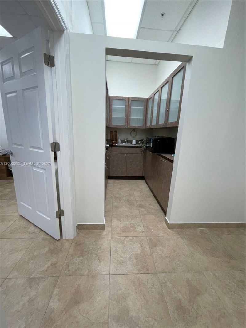 951 Sansburys Way , Unit 202, West Palm Beach, FL 33411 Photo