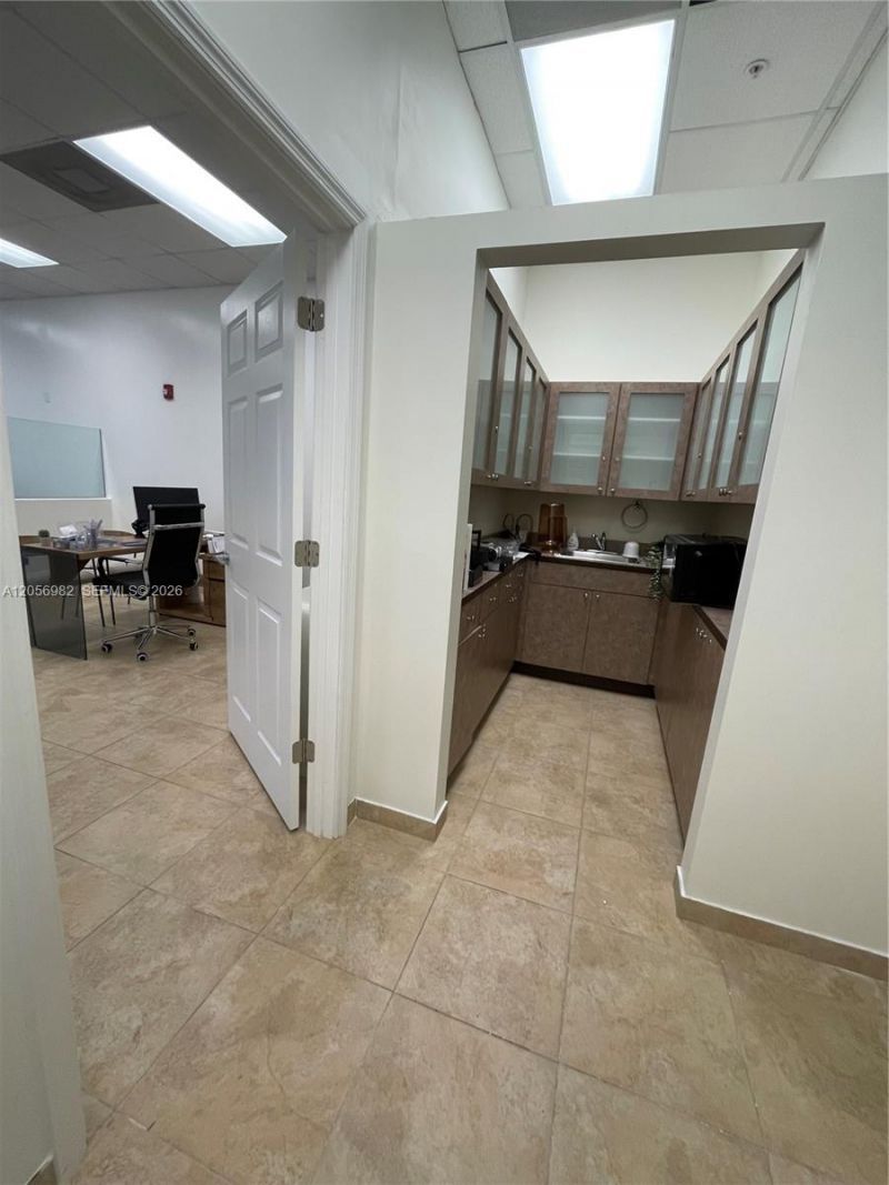 951 Sansburys Way , Unit 202, West Palm Beach, FL 33411 Photo
