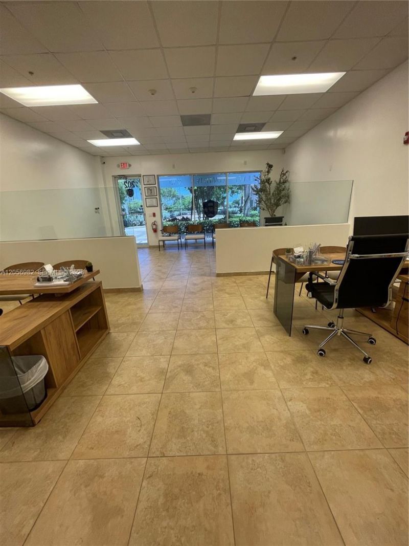 951 Sansburys Way , Unit 202, West Palm Beach, FL 33411 Photo
