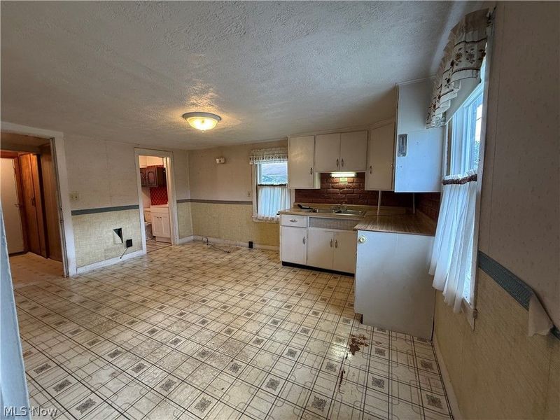 1644 W Mahoning Trumbull Co Line Road, Mineral Ridge, OH 44440 Photo 2