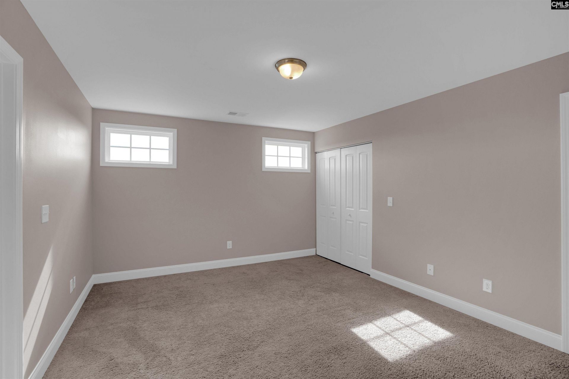 692 Gladiolus Drive  Photo 11