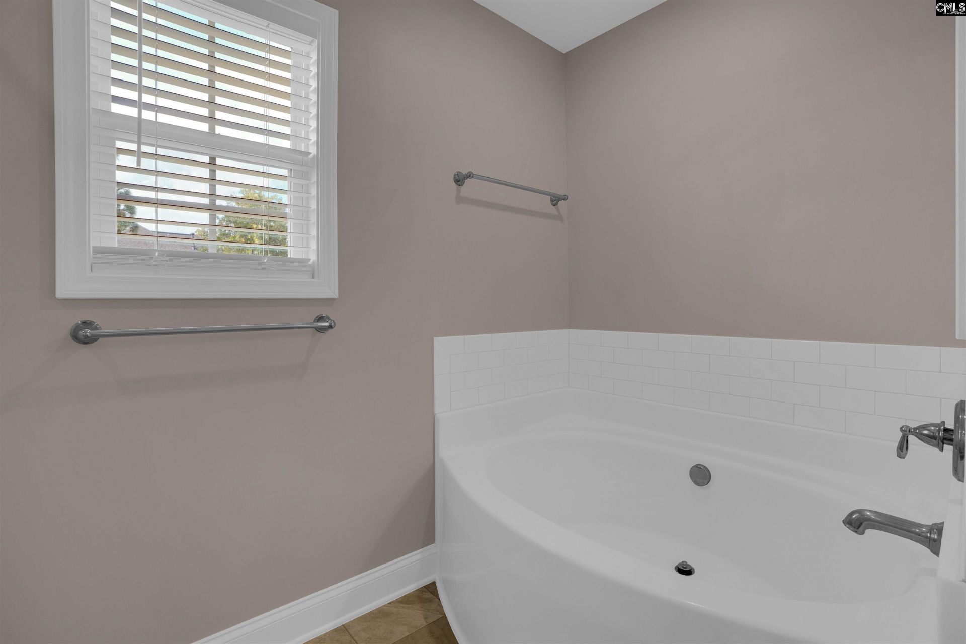 692 Gladiolus Drive  Photo 16