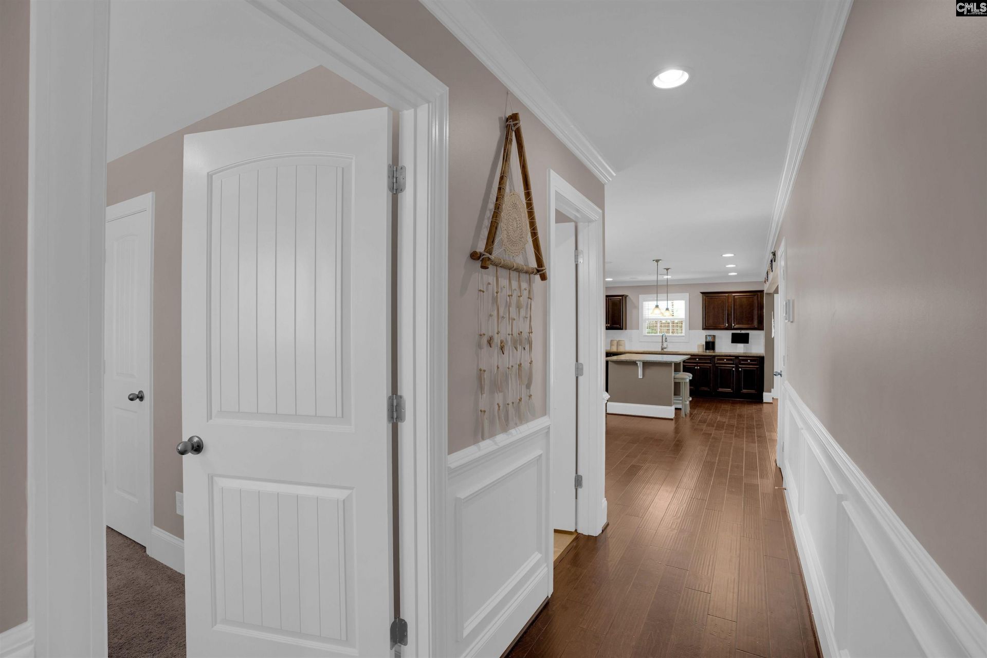 692 Gladiolus Drive  Photo 4
