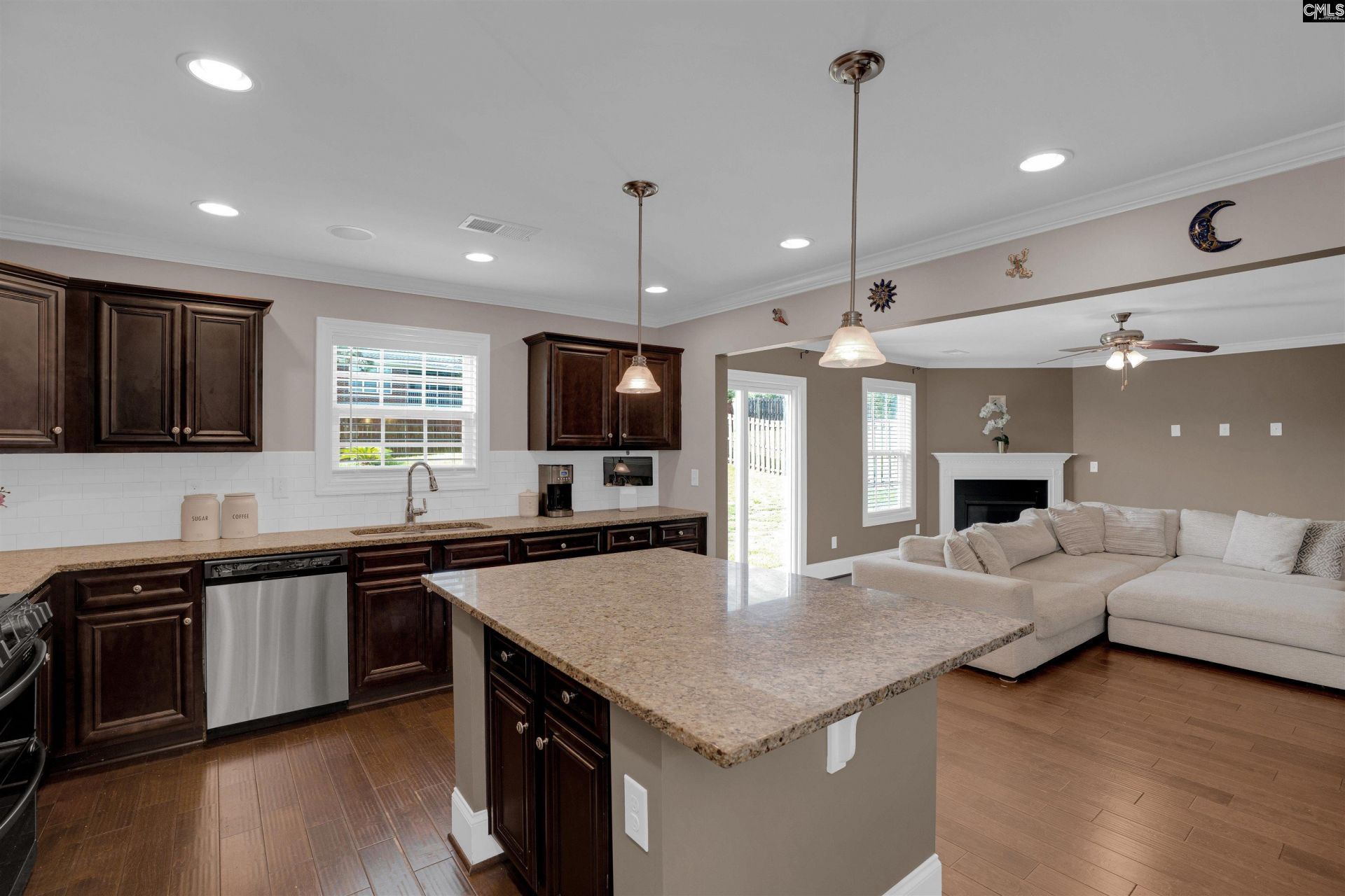 692 Gladiolus Drive  Photo 6