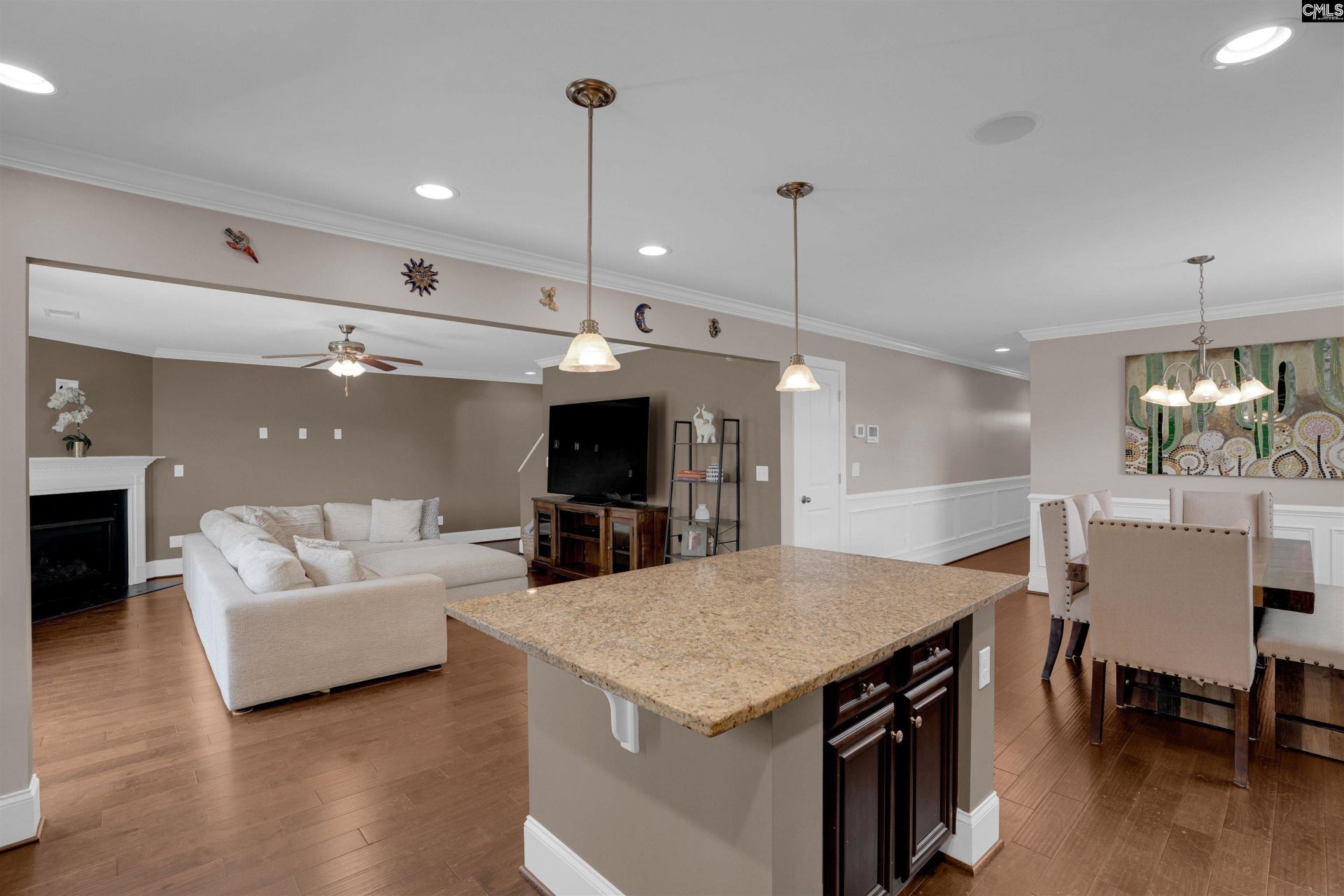 692 Gladiolus Drive  Photo 7