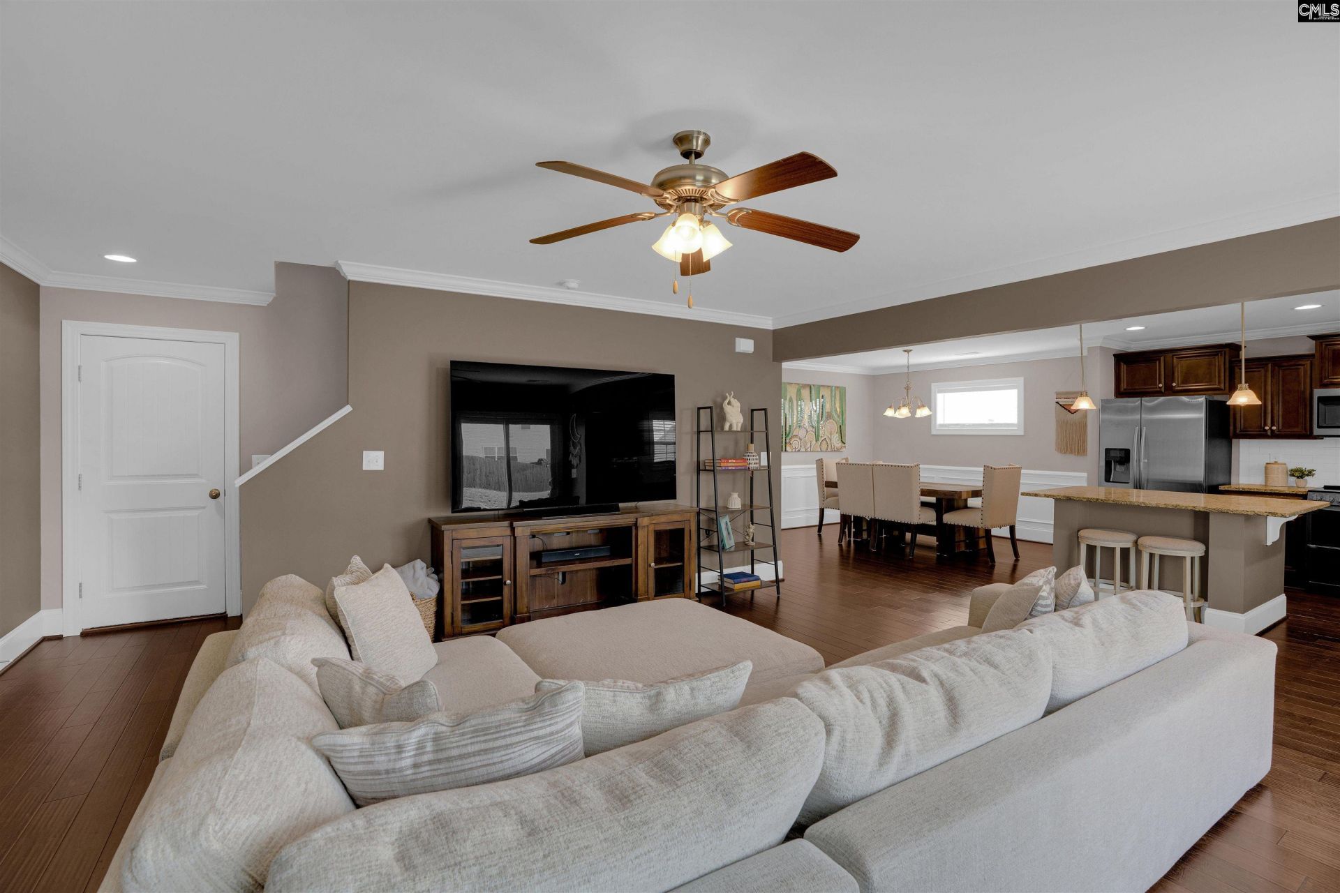 692 Gladiolus Drive  Photo 9