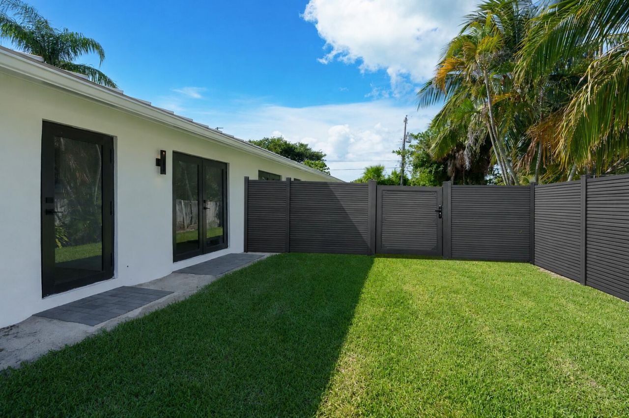 303 De Carie Street, Unit 303, Delray Beach, FL 33444 Photo