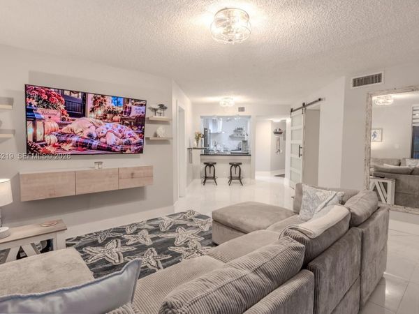 10451 W Broward Blvd, Unit 201, Plantation, FL 33324