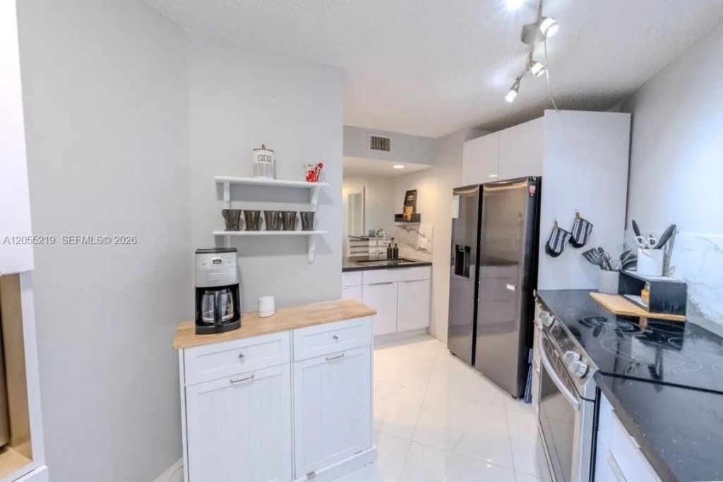 10451 W Broward Blvd , Unit 201, Plantation, FL 33324 Photo