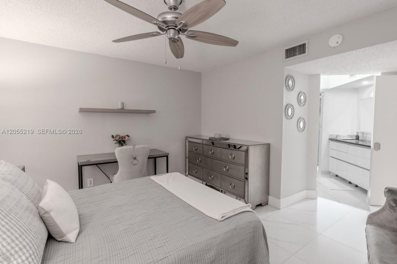 10451 W Broward Blvd, Unit 201, Plantation, FL 33324 Photo
