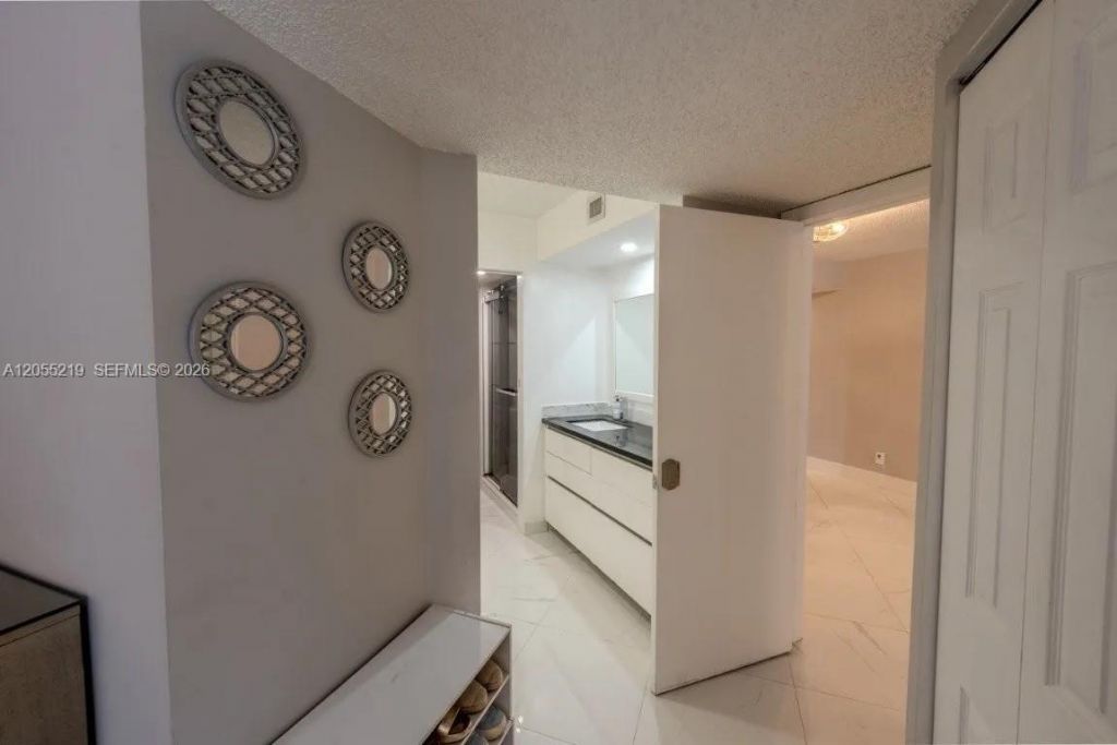 10451 W Broward Blvd , Unit 201, Plantation, FL 33324 Photo