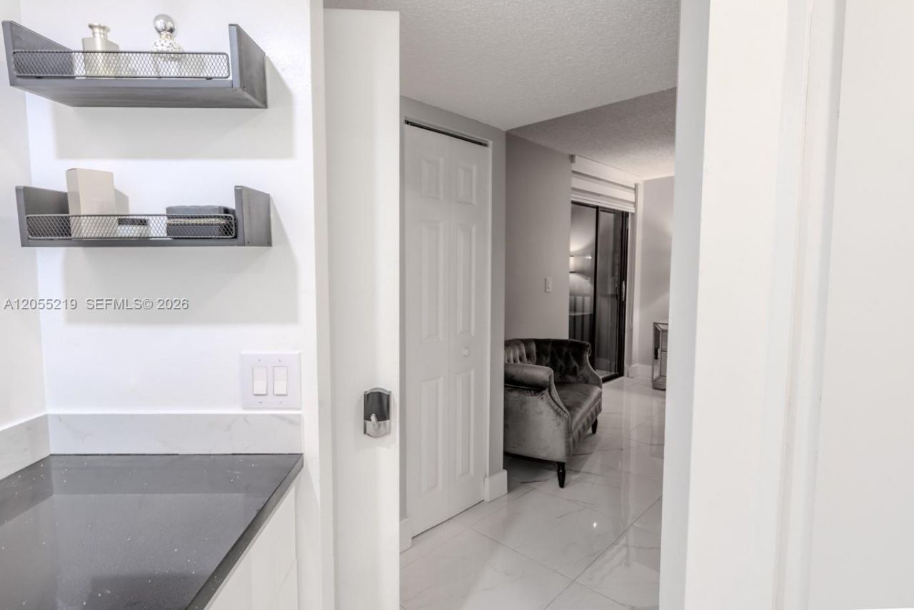10451 W Broward Blvd, Unit 201, Plantation, FL 33324 Photo