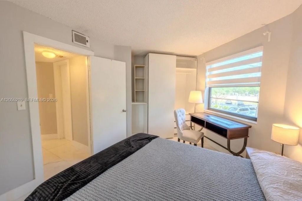 10451 W Broward Blvd , Unit 201, Plantation, FL 33324 Photo