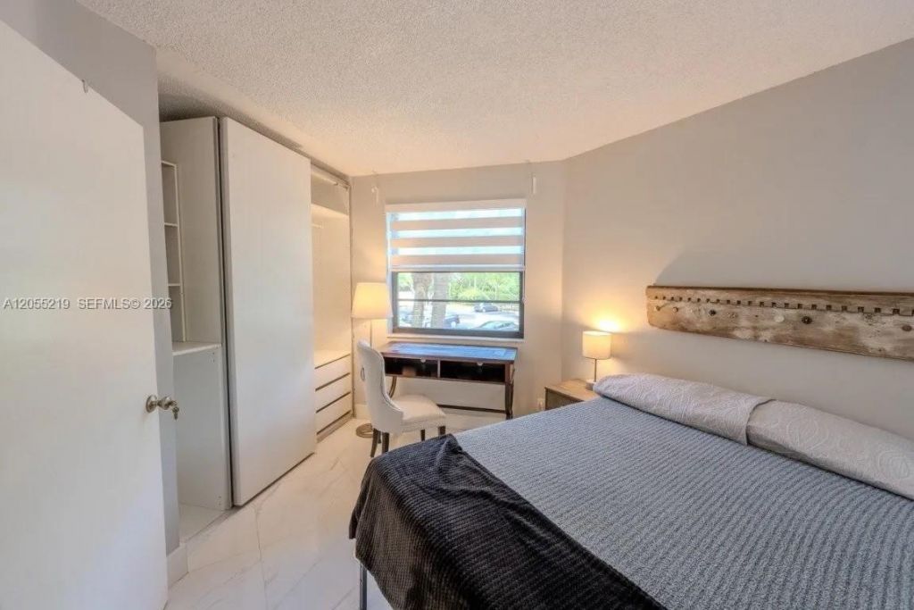 10451 W Broward Blvd , Unit 201, Plantation, FL 33324 Photo