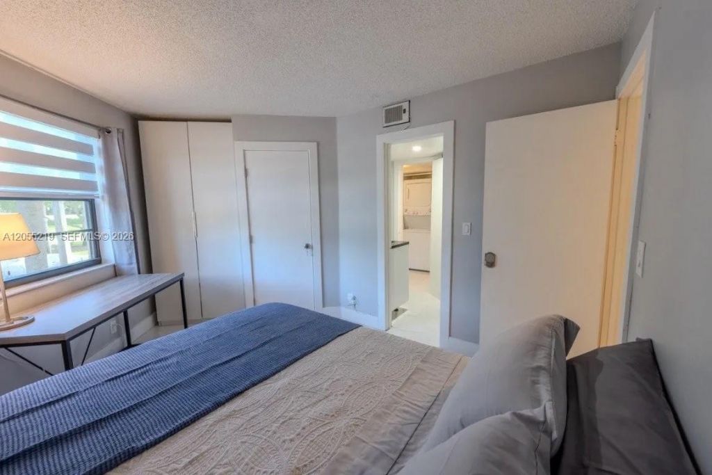 10451 W Broward Blvd , Unit 201, Plantation, FL 33324 Photo