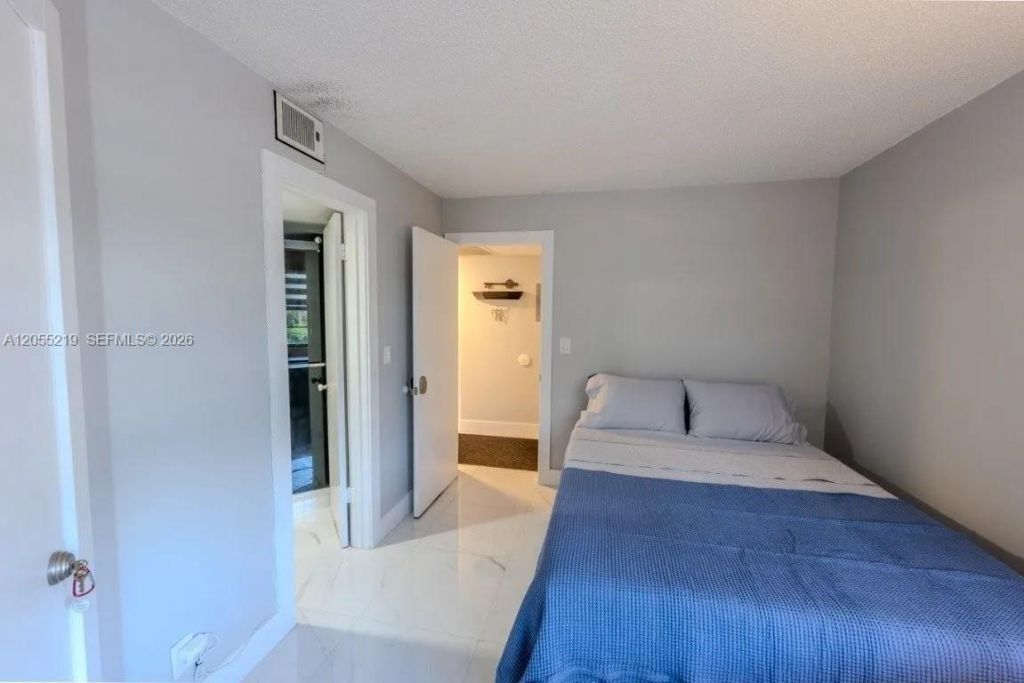 10451 W Broward Blvd , Unit 201, Plantation, FL 33324 Photo