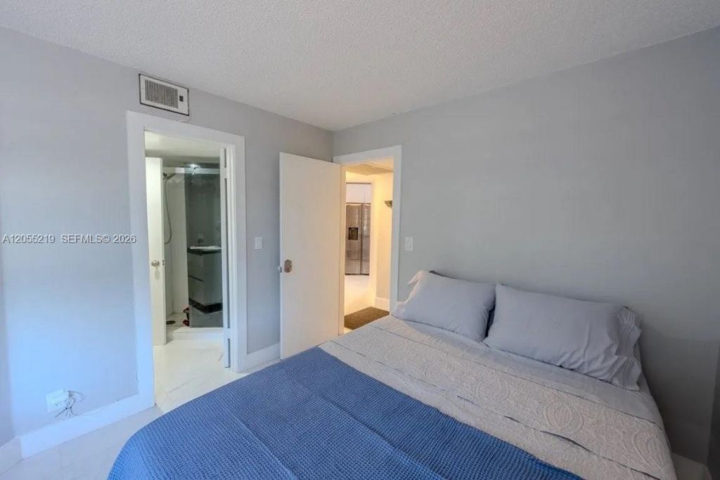 10451 W Broward Blvd , Unit 201, Plantation, FL 33324 Photo