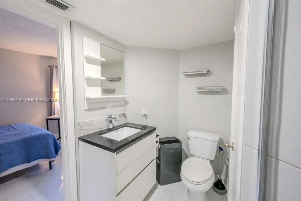 10451 W Broward Blvd , Unit 201, Plantation, FL 33324 Photo