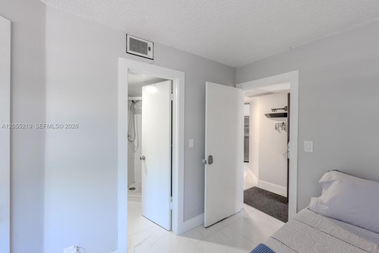 10451 W Broward Blvd, Unit 201, Plantation, FL 33324 Photo