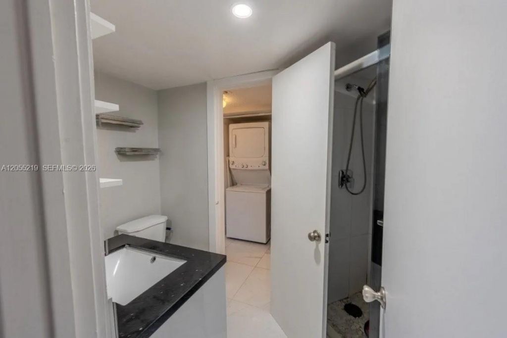 10451 W Broward Blvd , Unit 201, Plantation, FL 33324 Photo