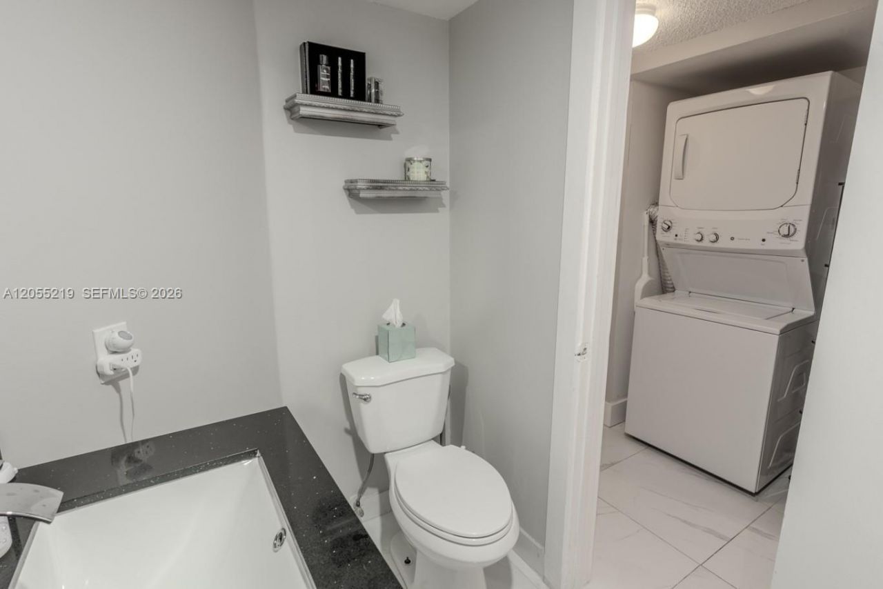 10451 W Broward Blvd, Unit 201, Plantation, FL 33324 Photo