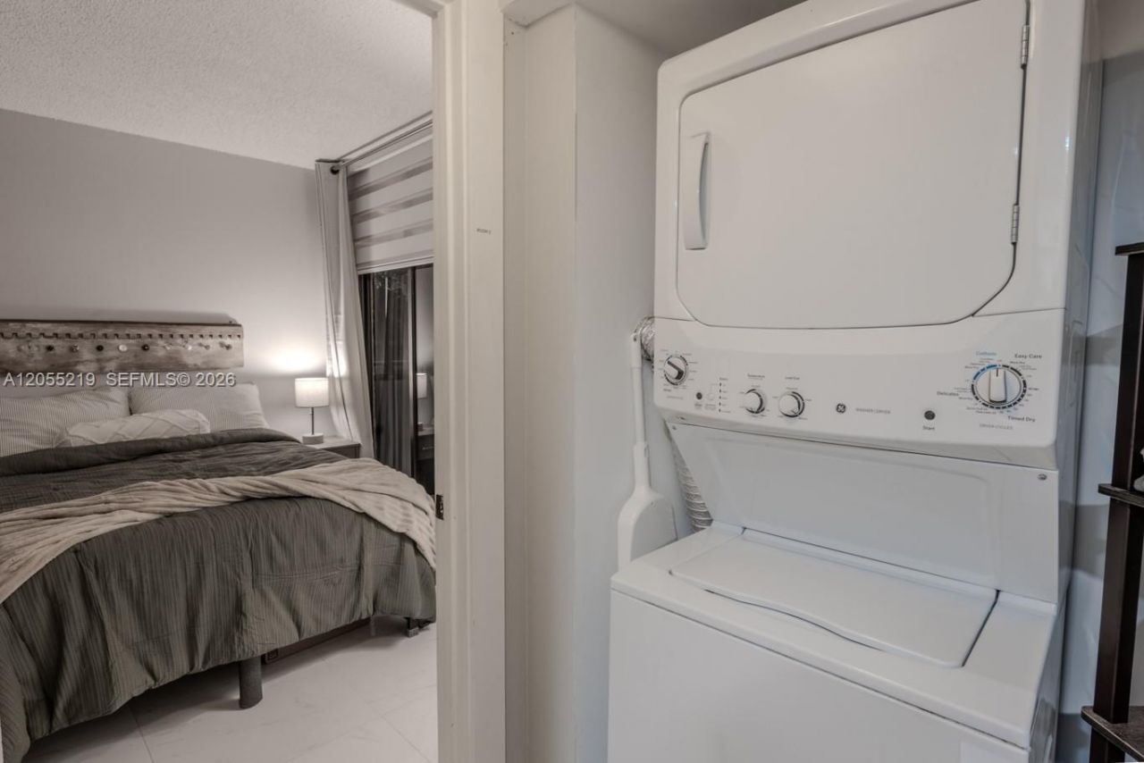 10451 W Broward Blvd, Unit 201, Plantation, FL 33324 Photo