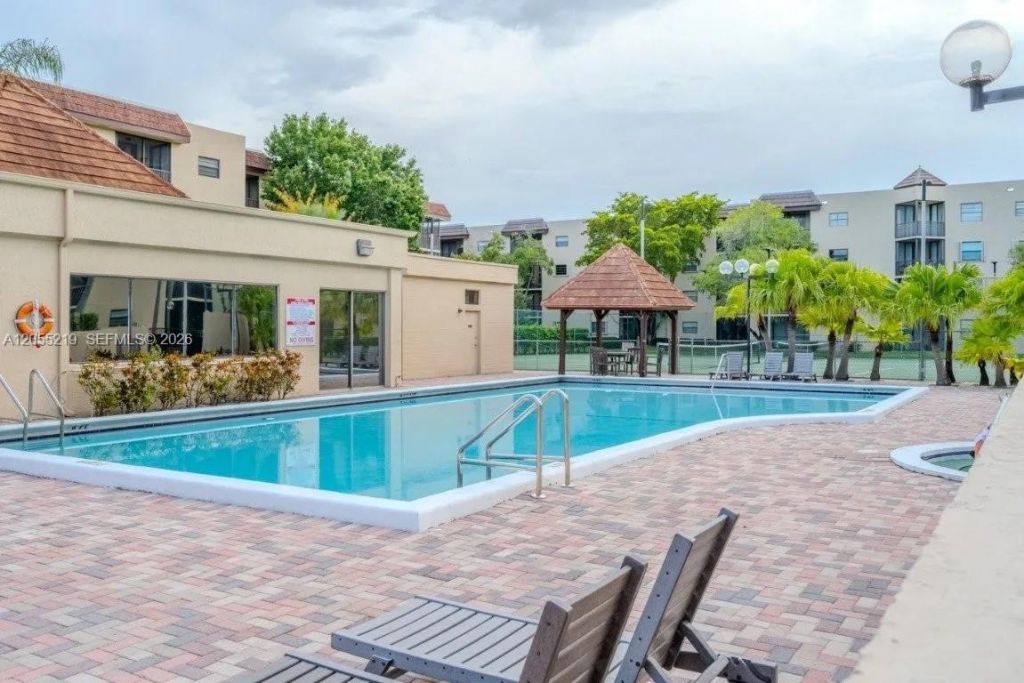 10451 W Broward Blvd , Unit 201, Plantation, FL 33324 Photo