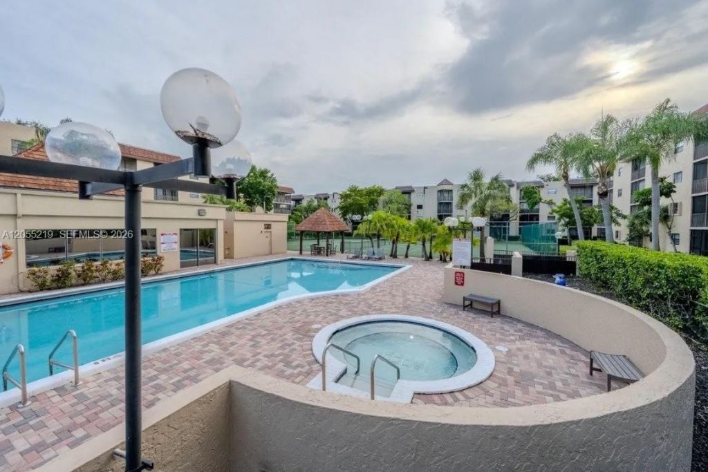 10451 W Broward Blvd , Unit 201, Plantation, FL 33324 Photo