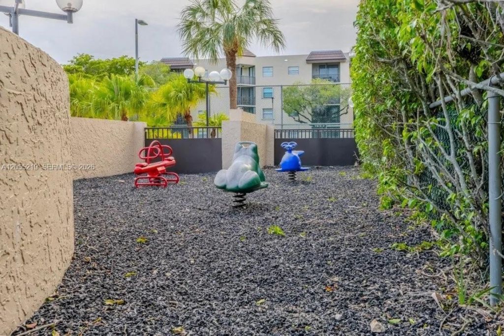 10451 W Broward Blvd , Unit 201, Plantation, FL 33324 Photo
