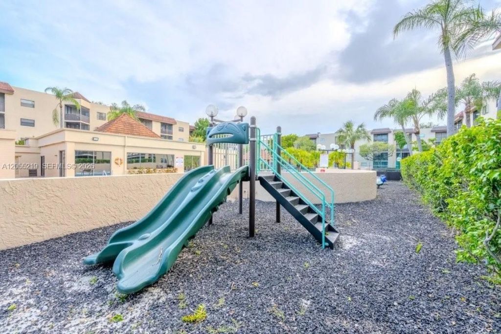 10451 W Broward Blvd , Unit 201, Plantation, FL 33324 Photo