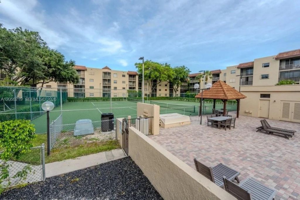 10451 W Broward Blvd , Unit 201, Plantation, FL 33324 Photo