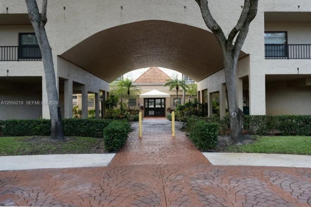 10451 W Broward Blvd , Unit 201, Plantation, FL 33324 Photo