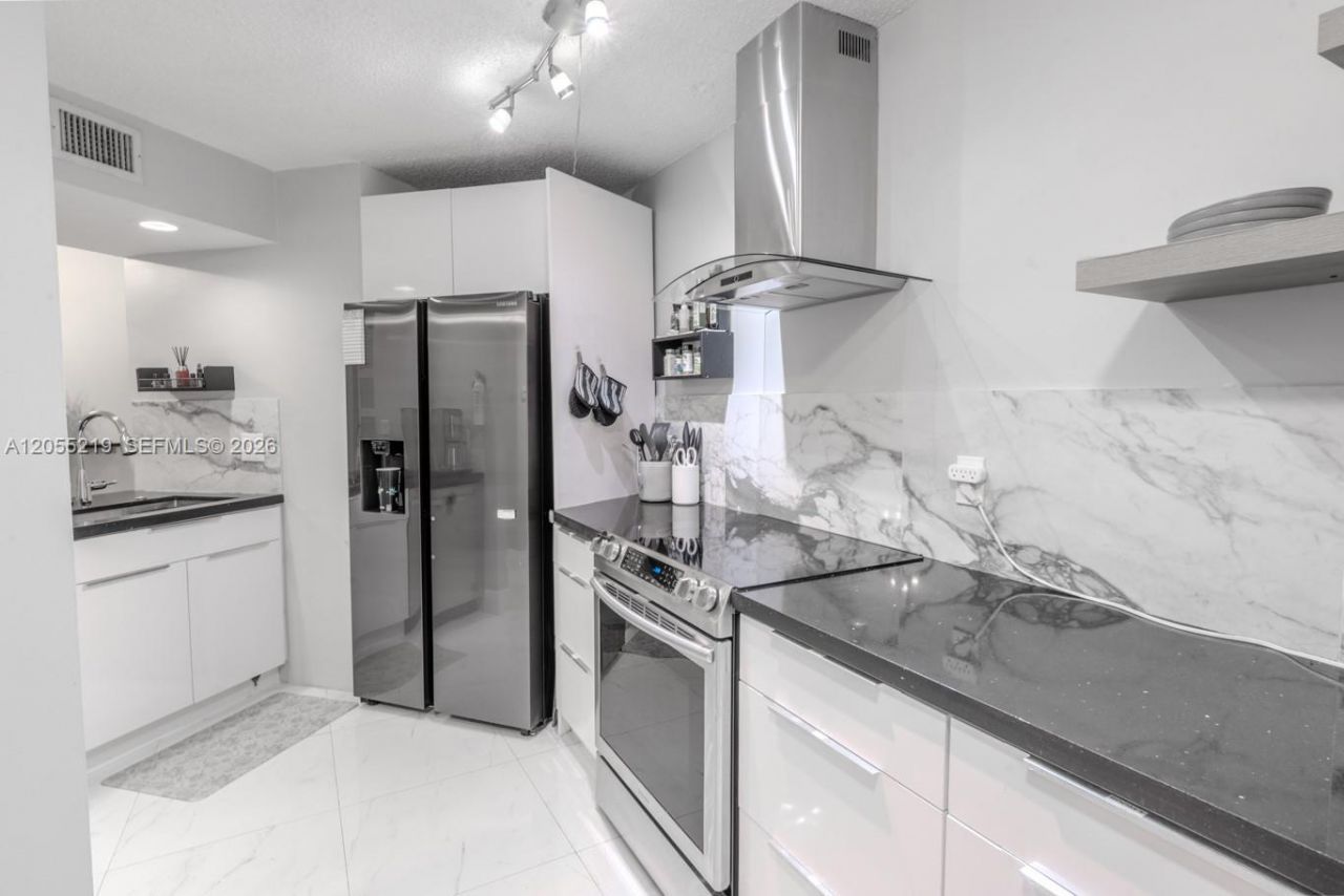 10451 W Broward Blvd, Unit 201, Plantation, FL 33324 Photo