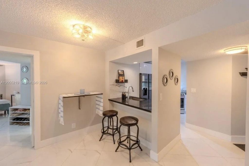 10451 W Broward Blvd , Unit 201, Plantation, FL 33324 Photo